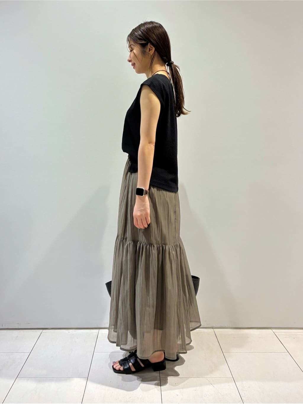 KAOさんの「INDIVI｜【2点セット／着回し◎】ノースリーブ＆ティアードスカート カセット服」を使ったコーディネート