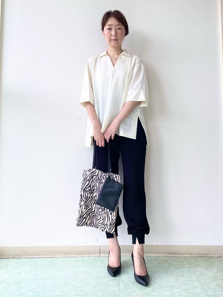 aliceさんの「UNTITLED｜【UVカット/接触冷感/吸水速乾/ゆったり】V開きネックシャツ」を使ったコーディネート