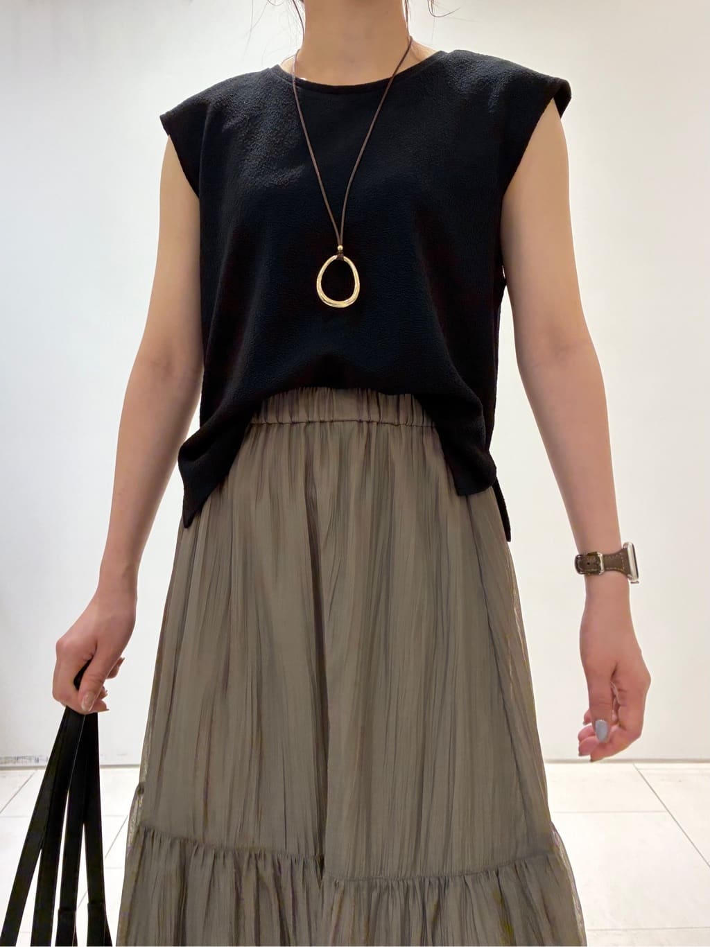 KAOさんの「INDIVI｜【2点セット／着回し◎】ノースリーブ＆ティアードスカート カセット服」を使ったコーディネート