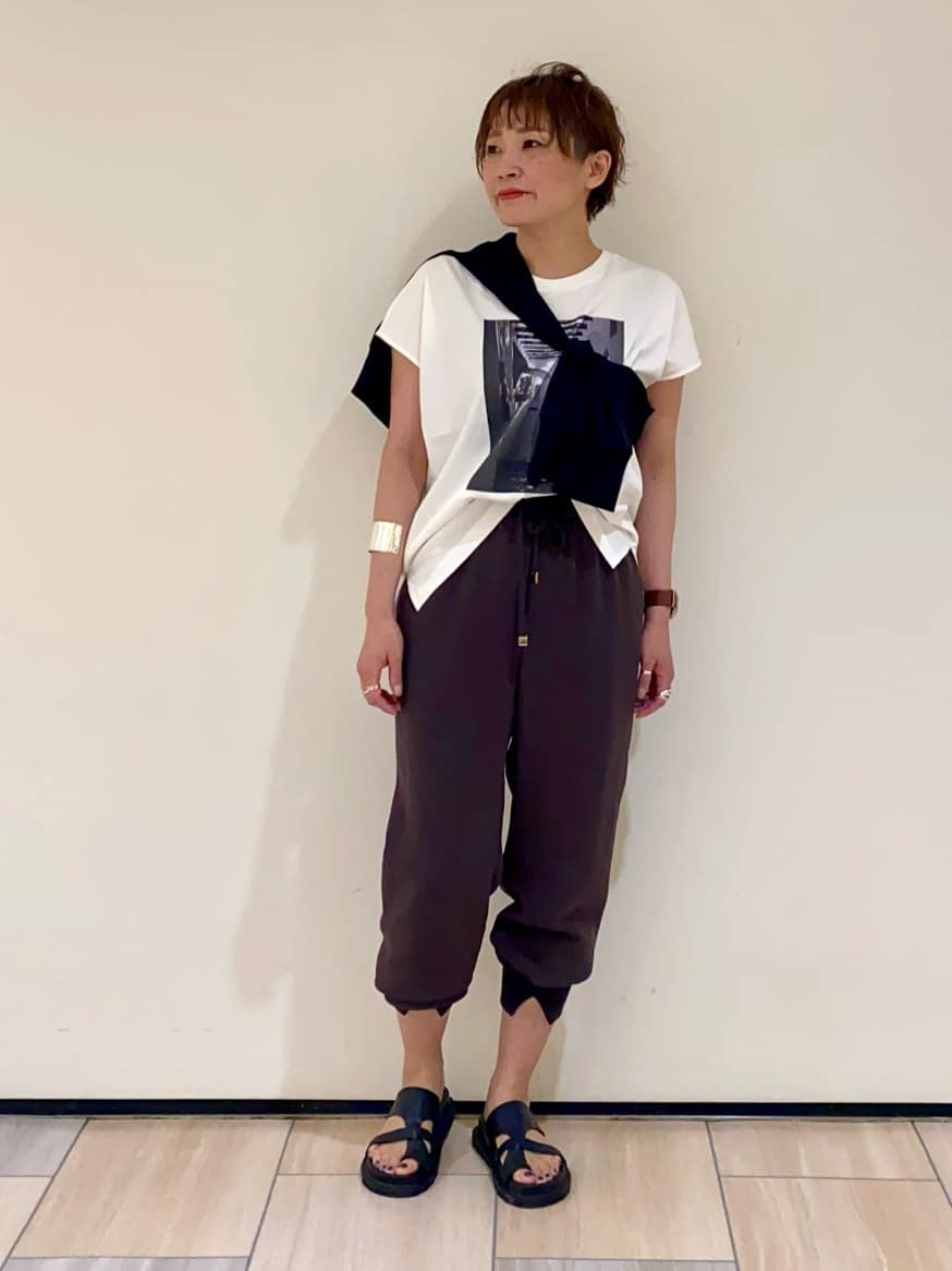 mari_831さんの「UNTITLED｜【吸水速乾/ウエストゴム】バックサテン ジョグパンツ」を使ったコーディネート