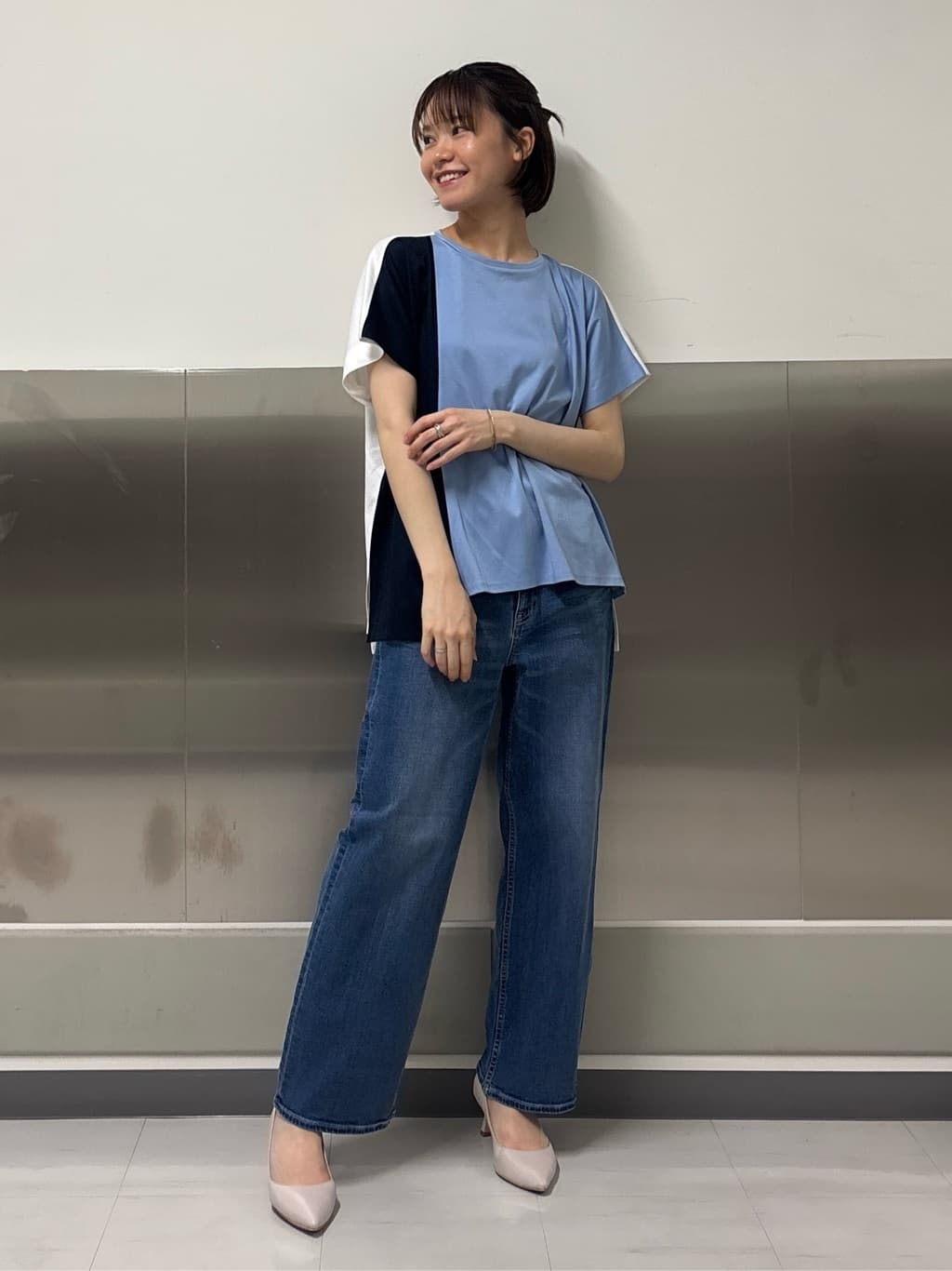 kanaeさんの「INDIVI｜【洗える／汗ジミ防止】バイカラー＆アシメヘム Tシャツ」を使ったコーディネート