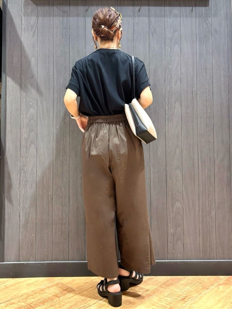 meiさんの「SHOO･LA･RUE｜【S-LL/汗ジミ軽減/ひんやり/UV】体型カバーに タック入りドルマントップス」を使ったコーディネート