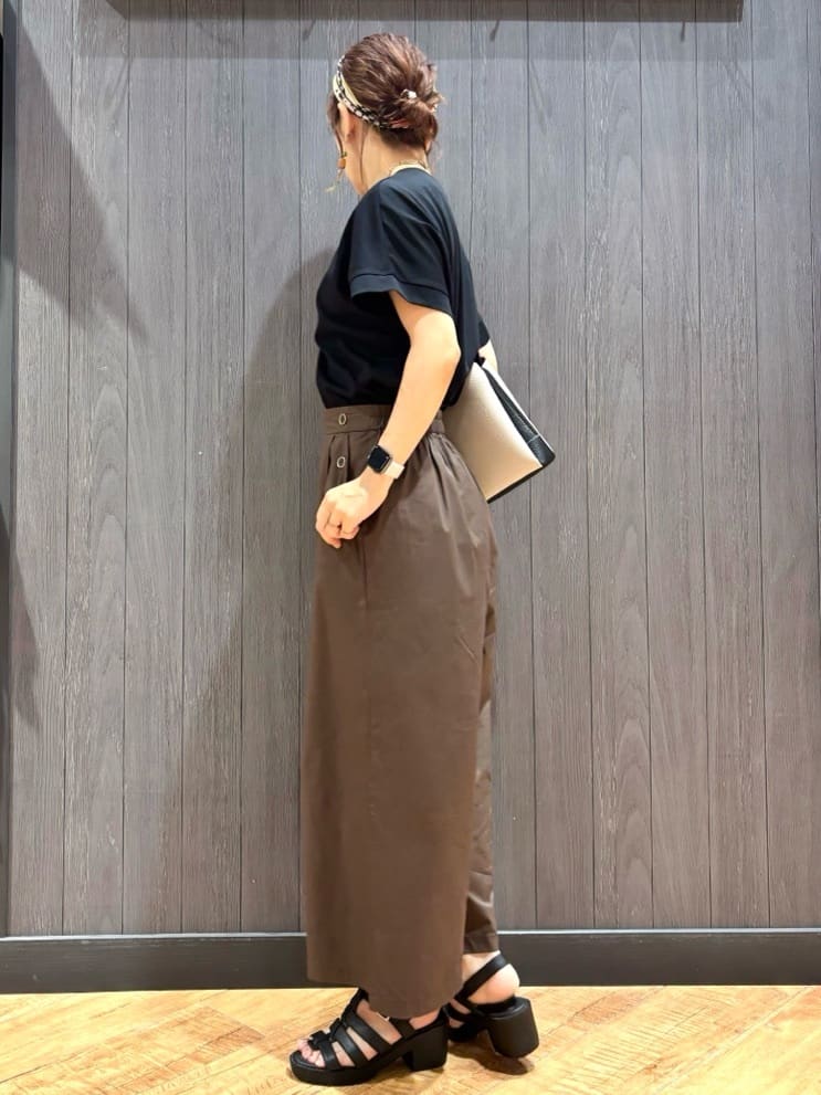 meiさんの「SHOO･LA･RUE｜【S-LL/汗ジミ軽減/ひんやり/UV】体型カバーに タック入りドルマントップス」を使ったコーディネート
