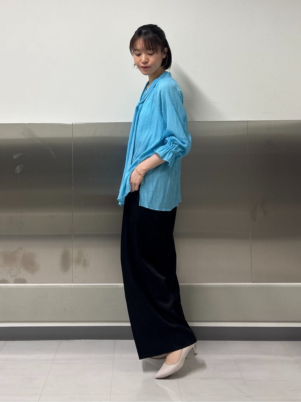 kanaeさんの「INDIVI｜【洗える／シャーリング素材】ボリューム袖エアリーブラウス」を使ったコーディネート