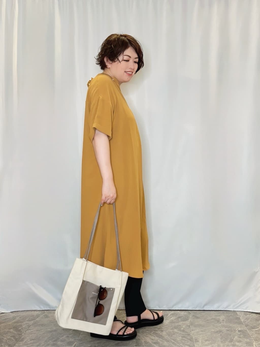 たみさんの「SHOO･LA･RUE｜【S-LL/洗濯後しわになりにくい/体型カバー】後ろ姿もサマになる バックレースアップチュニック」を使ったコーディネート