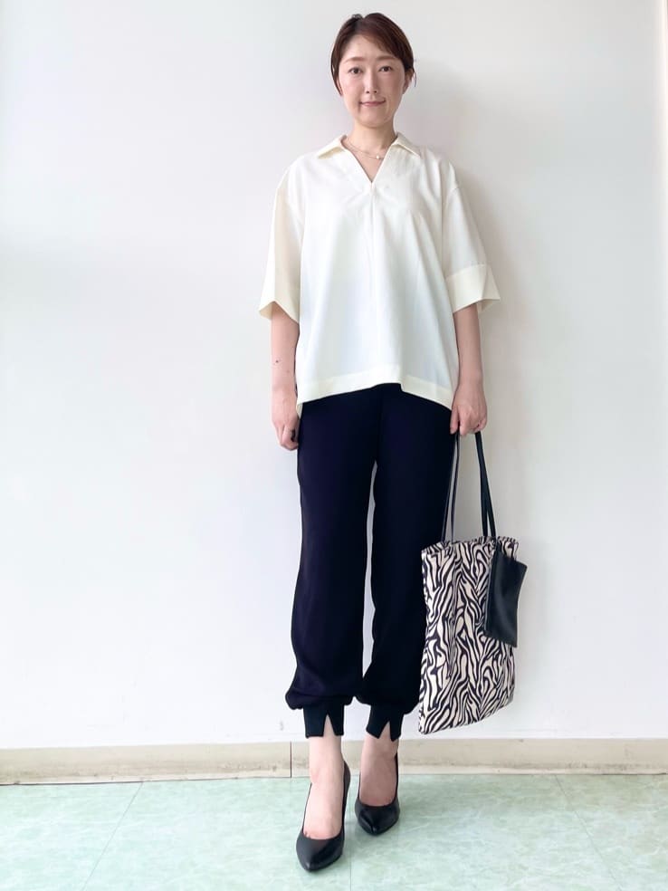 aliceさんの「UNTITLED｜【UVカット/接触冷感/吸水速乾/ゆったり】V開きネックシャツ」を使ったコーディネート