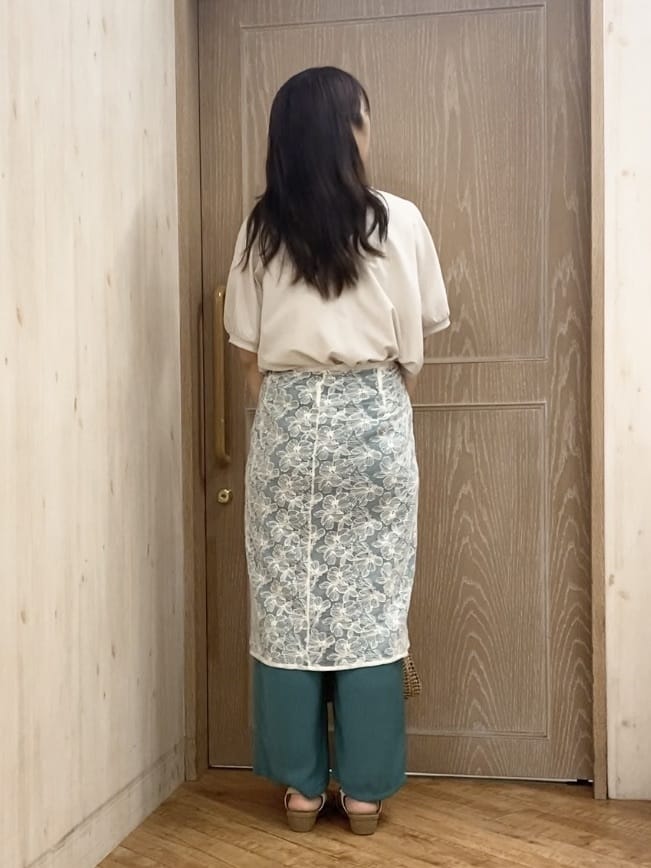 makuchanさんの「SHOO･LA･RUE｜◆【洗える】チュール刺繍ラップスカート」を使ったコーディネート