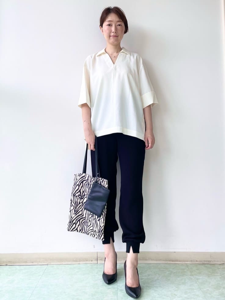 aliceさんの「UNTITLED｜【UVカット/接触冷感/吸水速乾/ゆったり】V開きネックシャツ」を使ったコーディネート