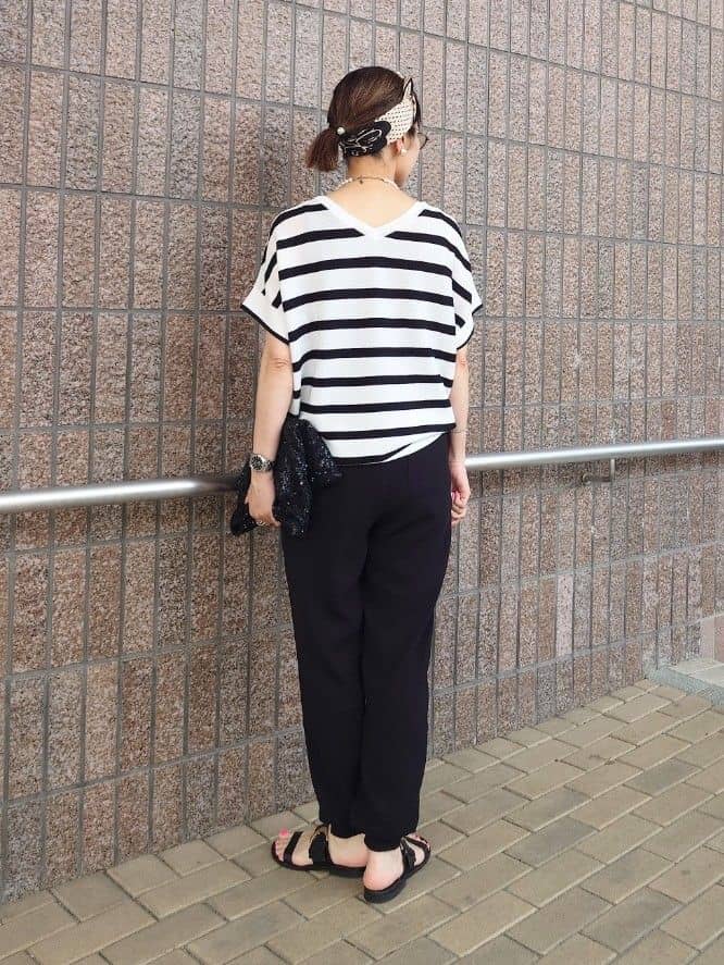 MUTSUKOさんの「UNTITLED｜【吸水速乾/ウエストゴム】バックサテン ジョグパンツ」を使ったコーディネート