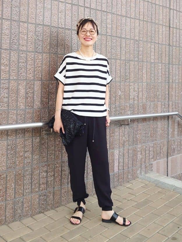 MUTSUKOさんの「UNTITLED｜【吸水速乾/ウエストゴム】バックサテン ジョグパンツ」を使ったコーディネート