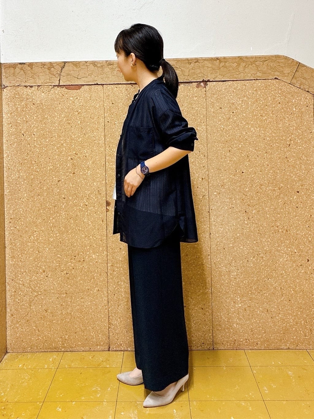 hattoriさんの「INDIVI｜【洗える／通勤】無地＆マルチストライプ柄Vネックブラウス」を使ったコーディネート