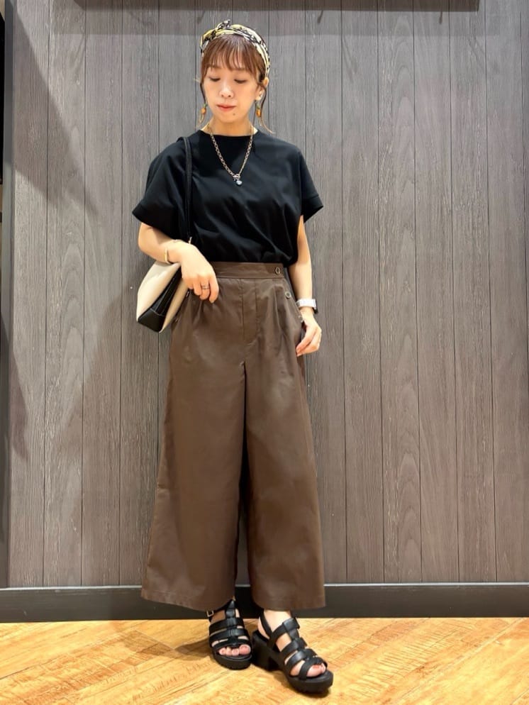 meiさんの「SHOO･LA･RUE｜【S-LL/汗ジミ軽減/ひんやり/UV】体型カバーに タック入りドルマントップス」を使ったコーディネート