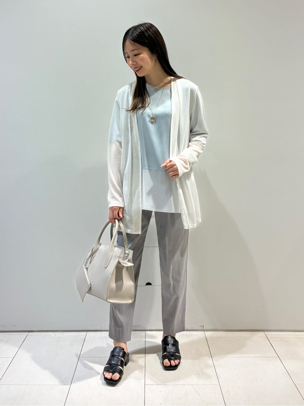 KAOさんの「INDIVI｜【洗える】裾シアー半袖トップス」を使ったコーディネート