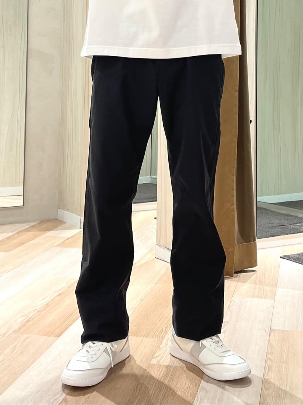 URAさんの「TAKEO KIKUCHI｜【Made in JAPAN】播州織 ストレッチ パンツ」を使ったコーディネート