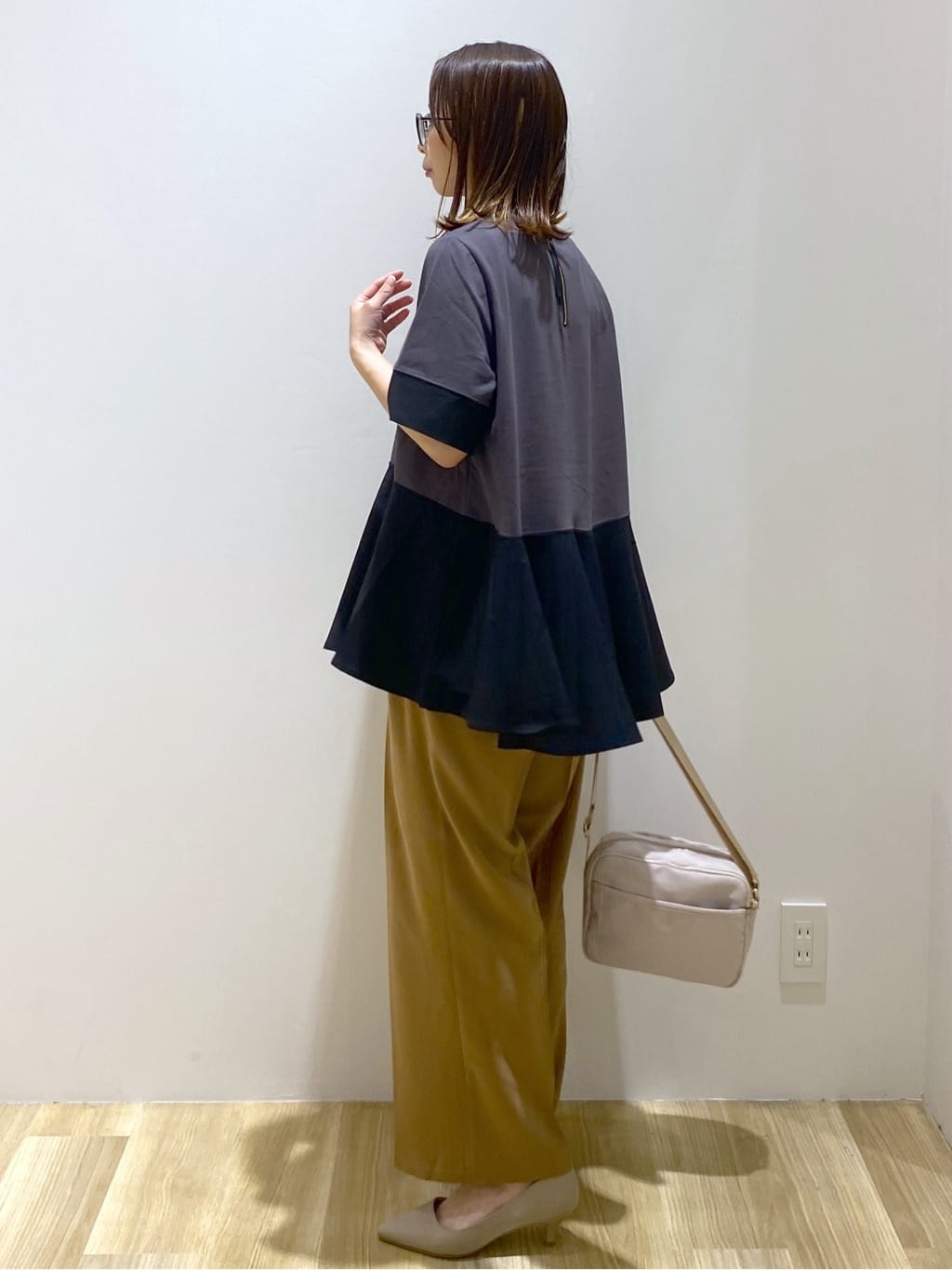 えりさんの「OPAQUE.CLIP｜配色フハクドッキングペプラムトップス【洗濯機洗い可／抗ピル】」を使ったコーディネート
