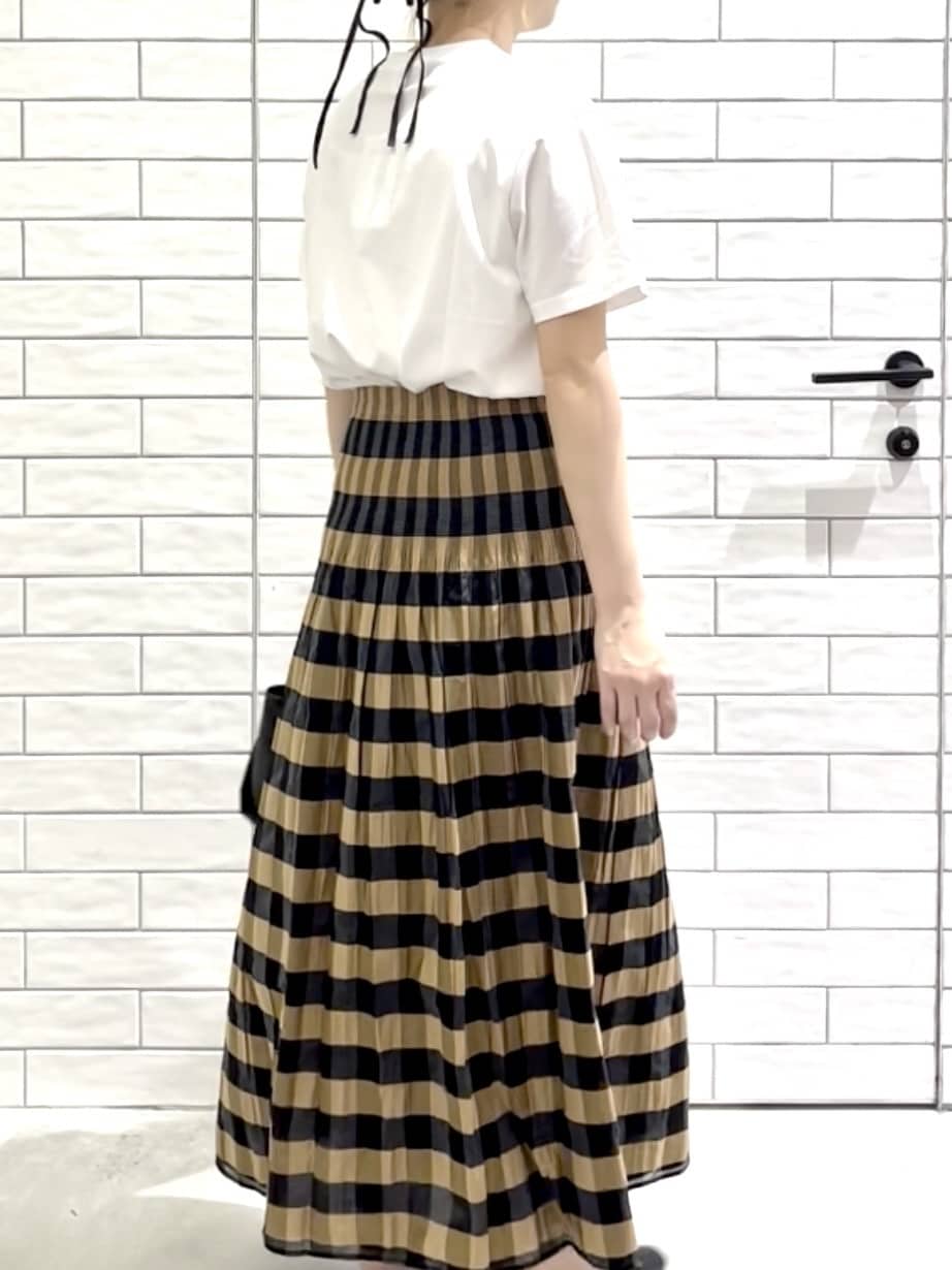 しおりさんの「OPAQUE.CLIP｜ロゴプリントTシャツ【洗濯機洗い可】」を使ったコーディネート