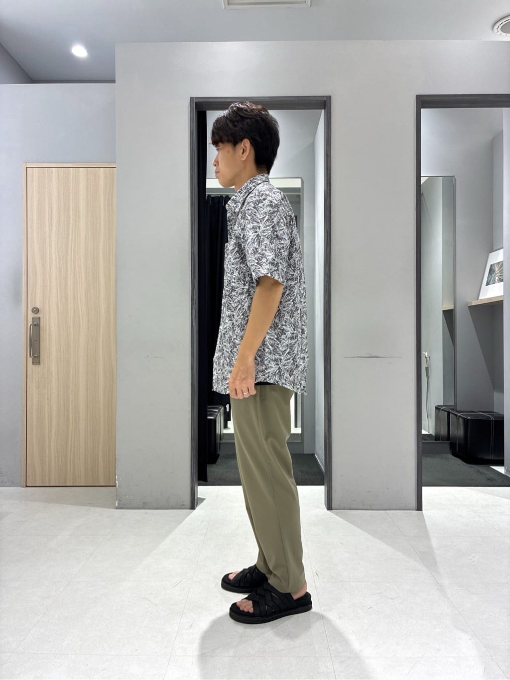 わいずみさんの「TAKEO KIKUCHI｜【抗菌防臭／5サイズ展開】ハイゲージポンチ Tシャツ」を使ったコーディネート