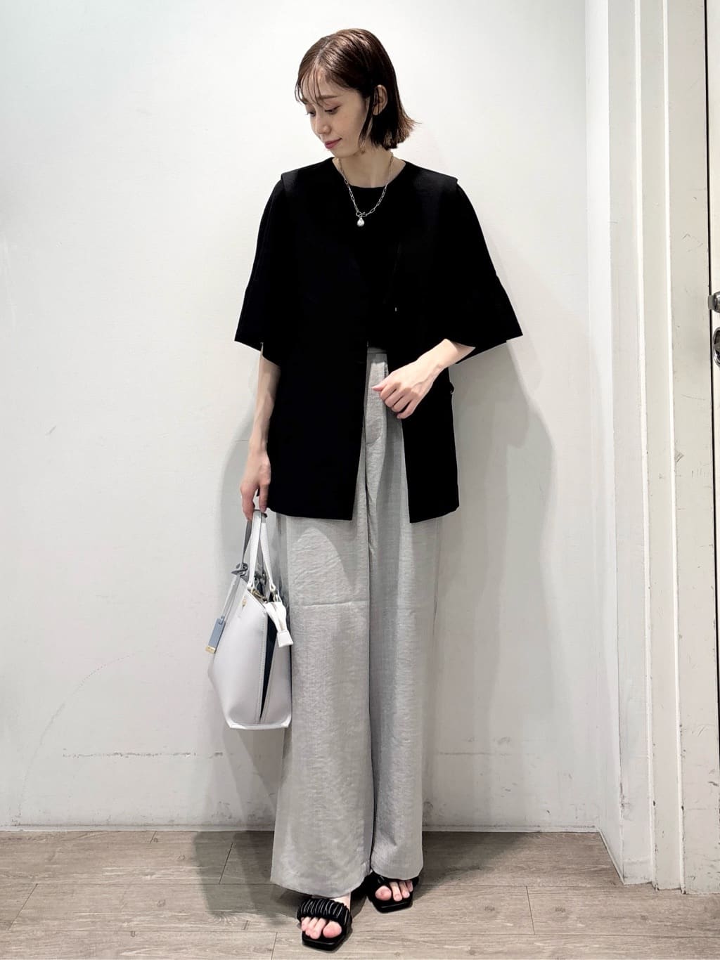 ぶまりんさんの「OPAQUE.CLIP｜リネンライクタックワイドパンツ【洗濯機洗い可】」を使ったコーディネート