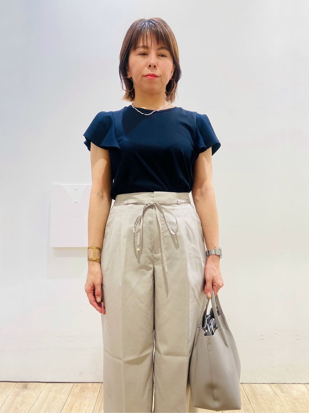 YUKOさんの「index｜《美人百花掲載／XS-3Lサイズ》フレアスリーブバックシャントップス【接触冷感／UVケア／洗濯機洗い」を使ったコーディネート