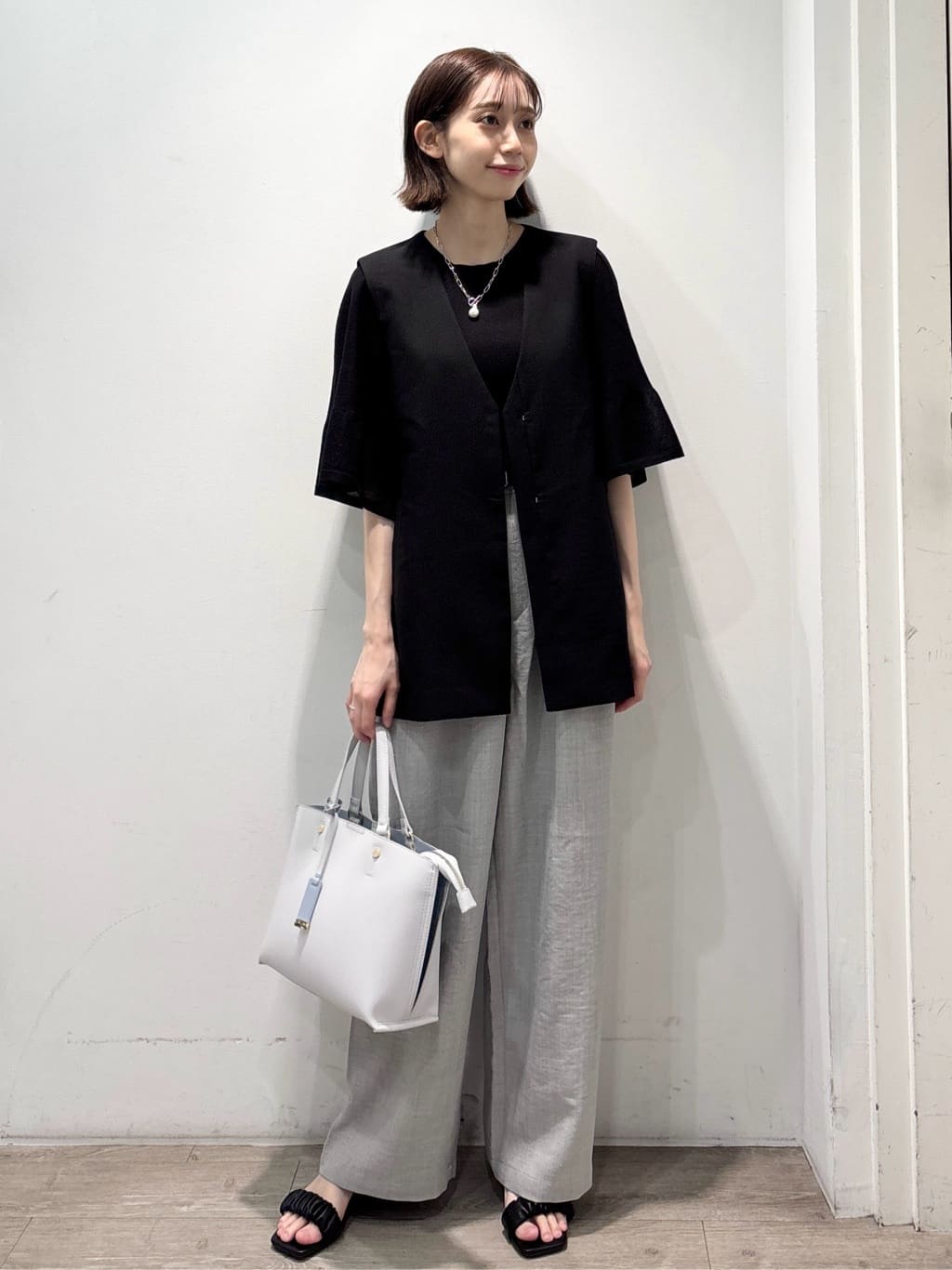 ぶまりんさんの「OPAQUE.CLIP｜リネンライクタックワイドパンツ【洗濯機洗い可】」を使ったコーディネート