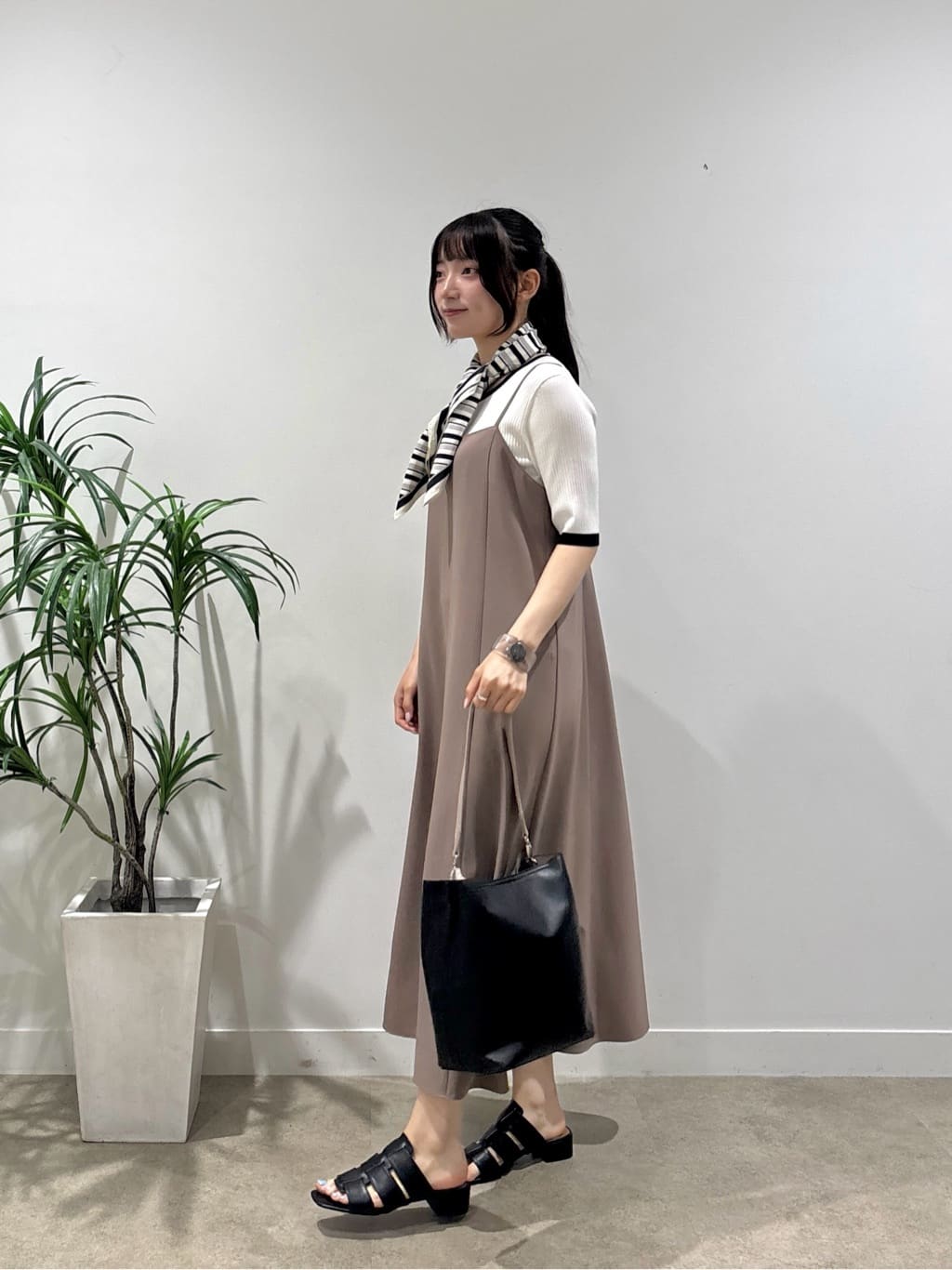ibukiさんの「INDIVI｜【UVケア】エアリージョーゼット キャミワンピース」を使ったコーディネート