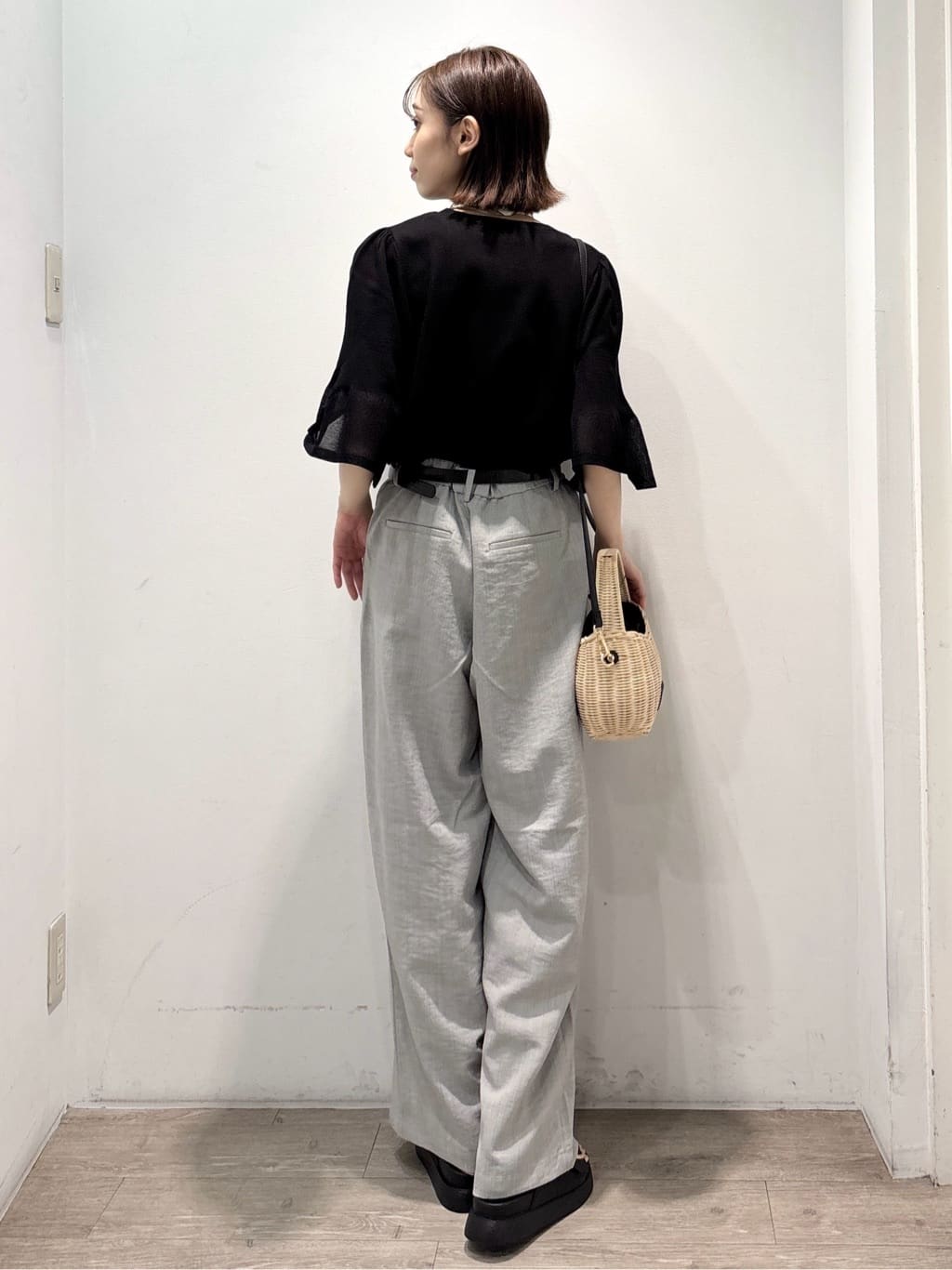 ぶまりんさんの「OPAQUE.CLIP｜リネンライクタックワイドパンツ【洗濯機洗い可】」を使ったコーディネート