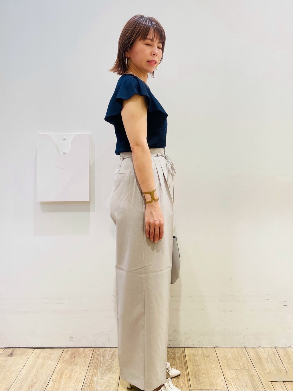 YUKOさんの「index｜《美人百花掲載／XS-3Lサイズ》フレアスリーブバックシャントップス【接触冷感／UVケア／洗濯機洗い」を使ったコーディネート