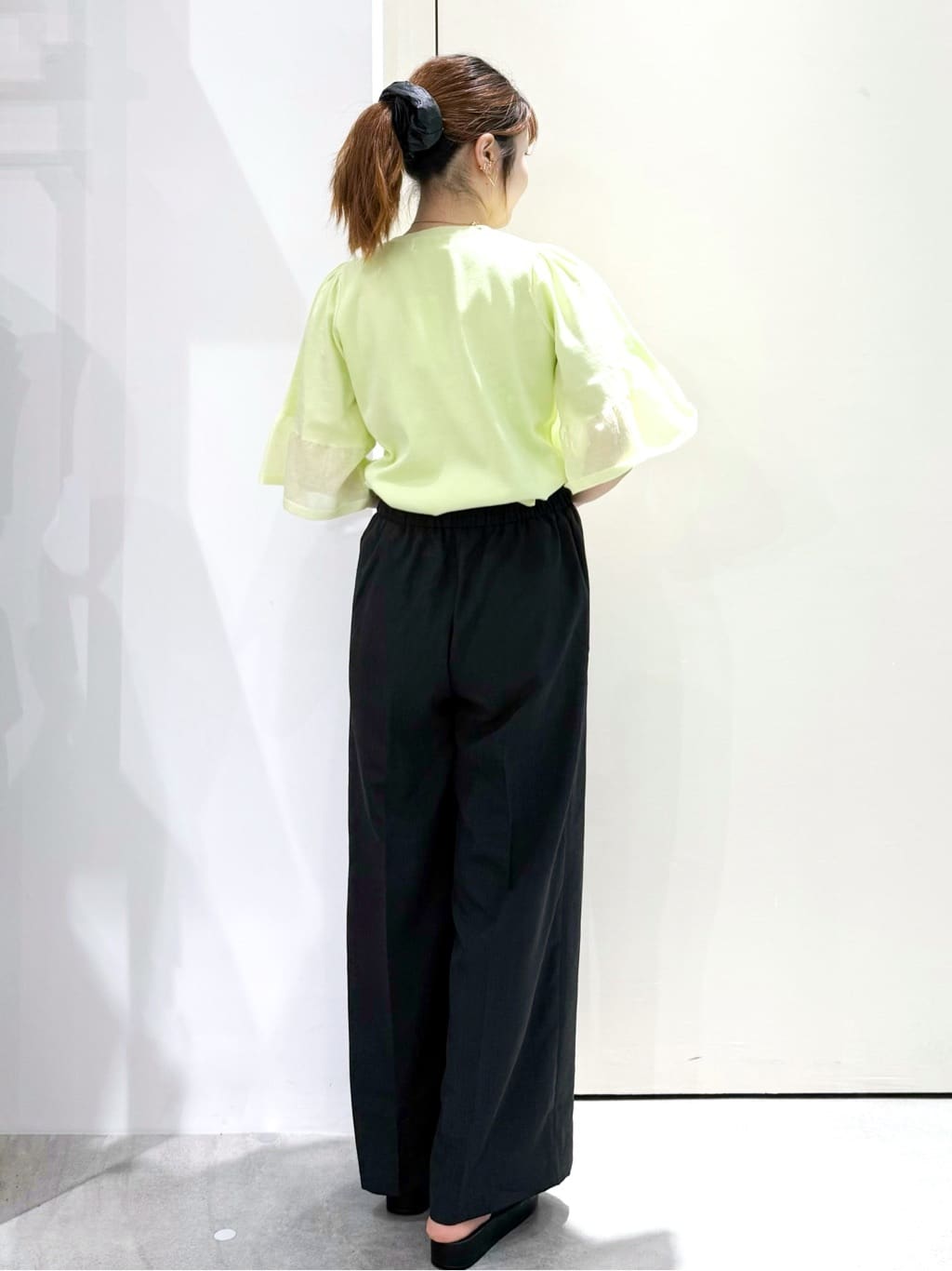 sayaさんの「OPAQUE.CLIP｜《5色展開》シアーフレアスリーブニット【洗濯機洗い可】」を使ったコーディネート