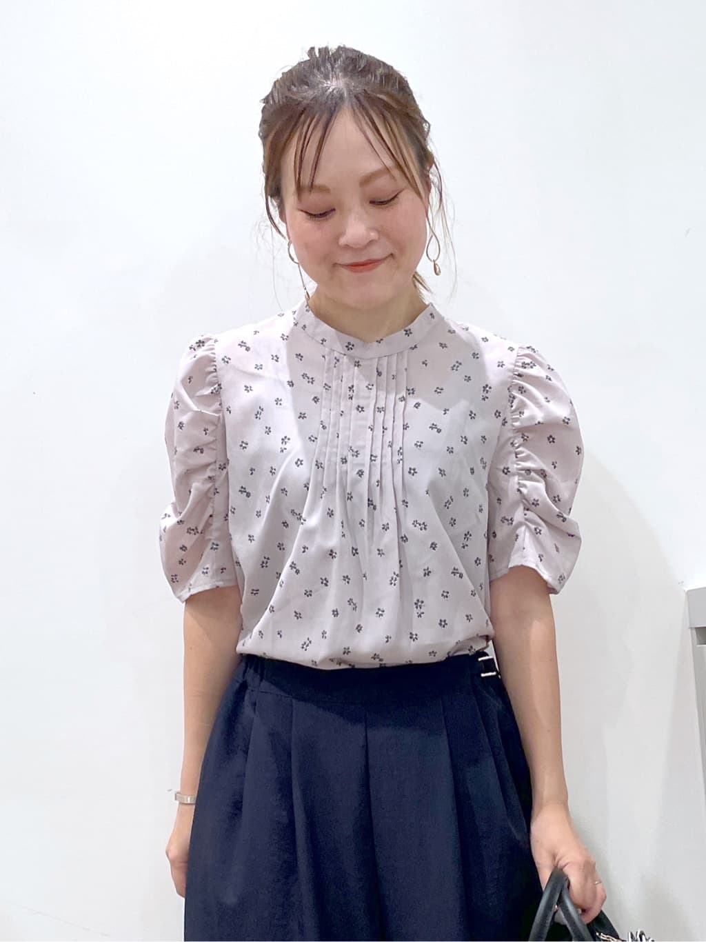 Junさんの「index｜柄プリントピンタックブラウス【洗濯機洗い可／イージーアイロン／防シワ】」を使ったコーディネート