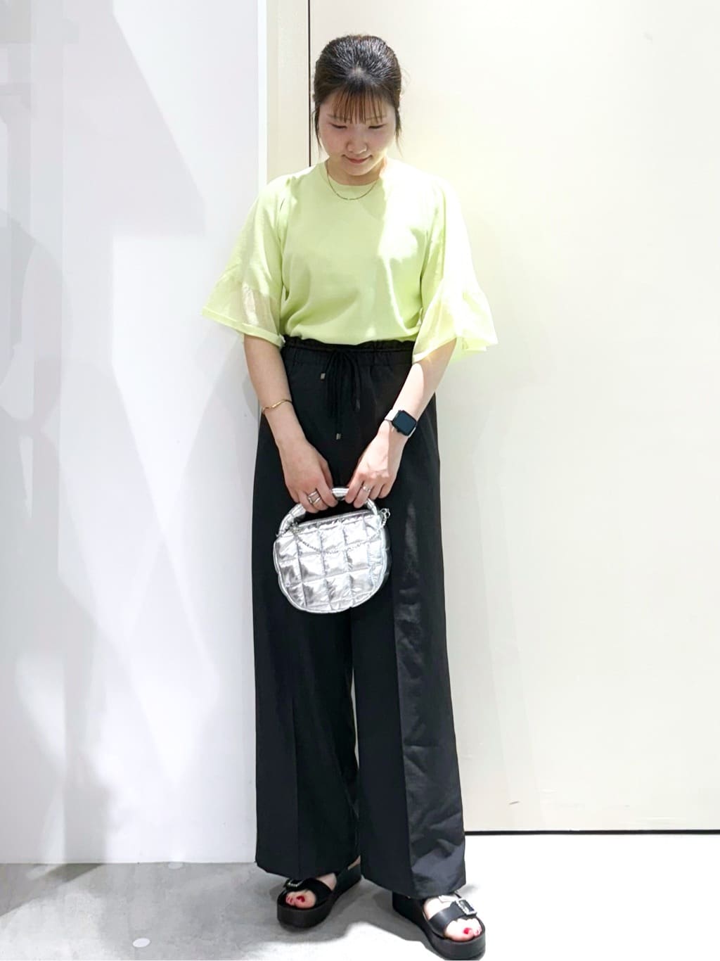 sayaさんの「OPAQUE.CLIP｜《5色展開》シアーフレアスリーブニット【洗濯機洗い可】」を使ったコーディネート