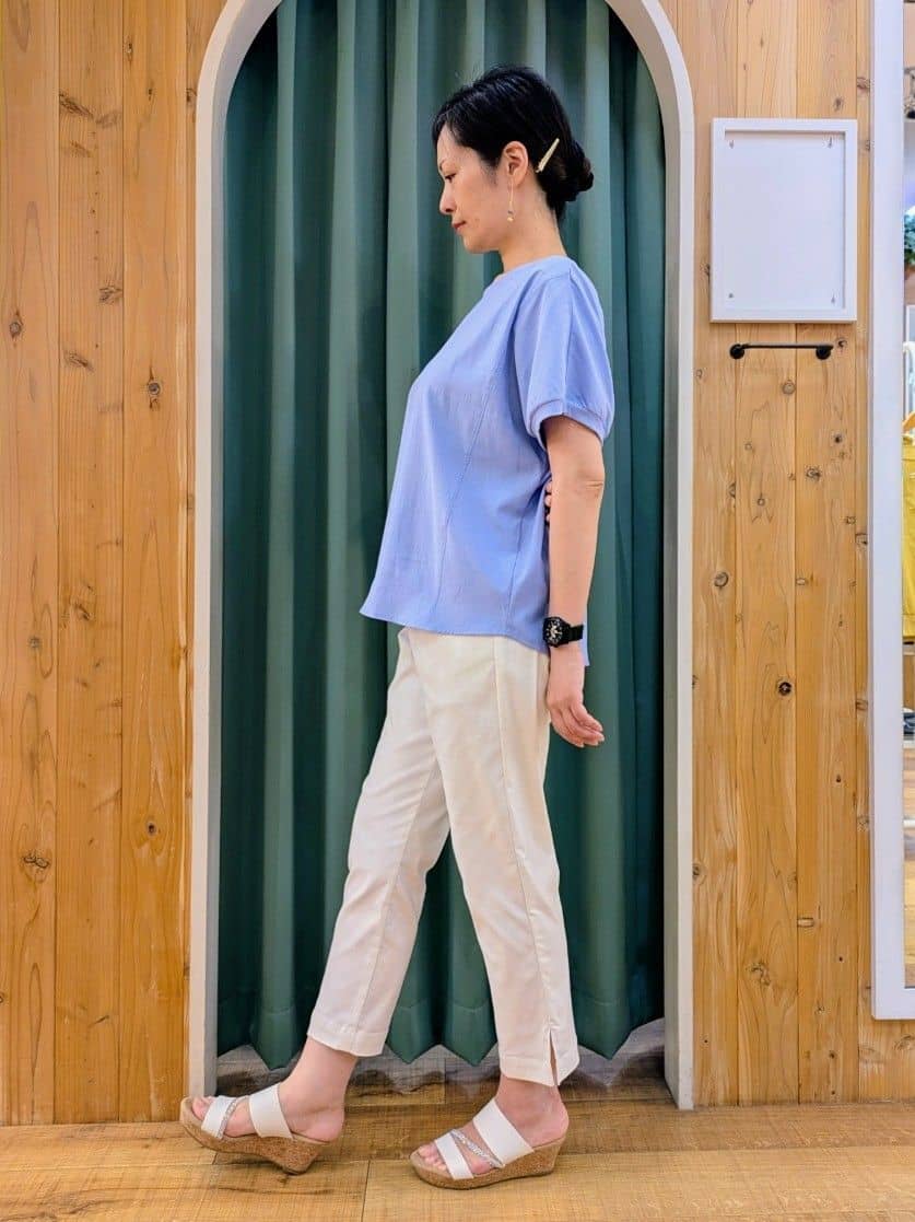 ショーコラさんの「SHOO･LA･RUE｜【ひんやり/洗濯後しわになりにくい】リブ切り替えドルマンブラウス」を使ったコーディネート