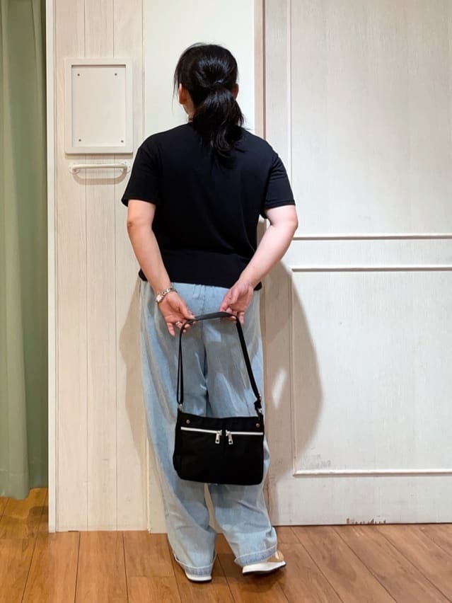 ke-yさんの「SHOO･LA･RUE｜【ひんやり/S-LL】サガラ刺繍ロゴTシャツ」を使ったコーディネート