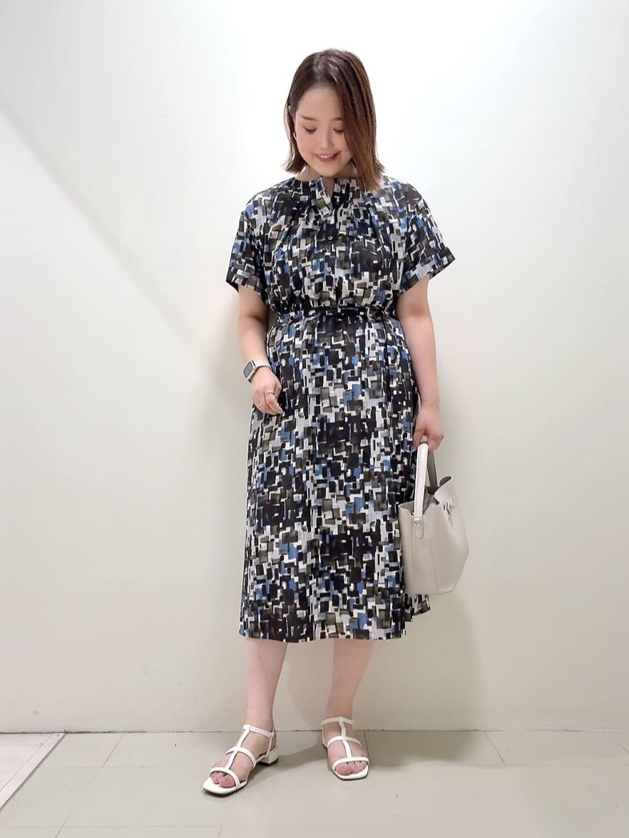 YUIさんの「UNTITLED｜【洗える/前開きボタン/ベルト付】ブロック柄ワンピース」を使ったコーディネート