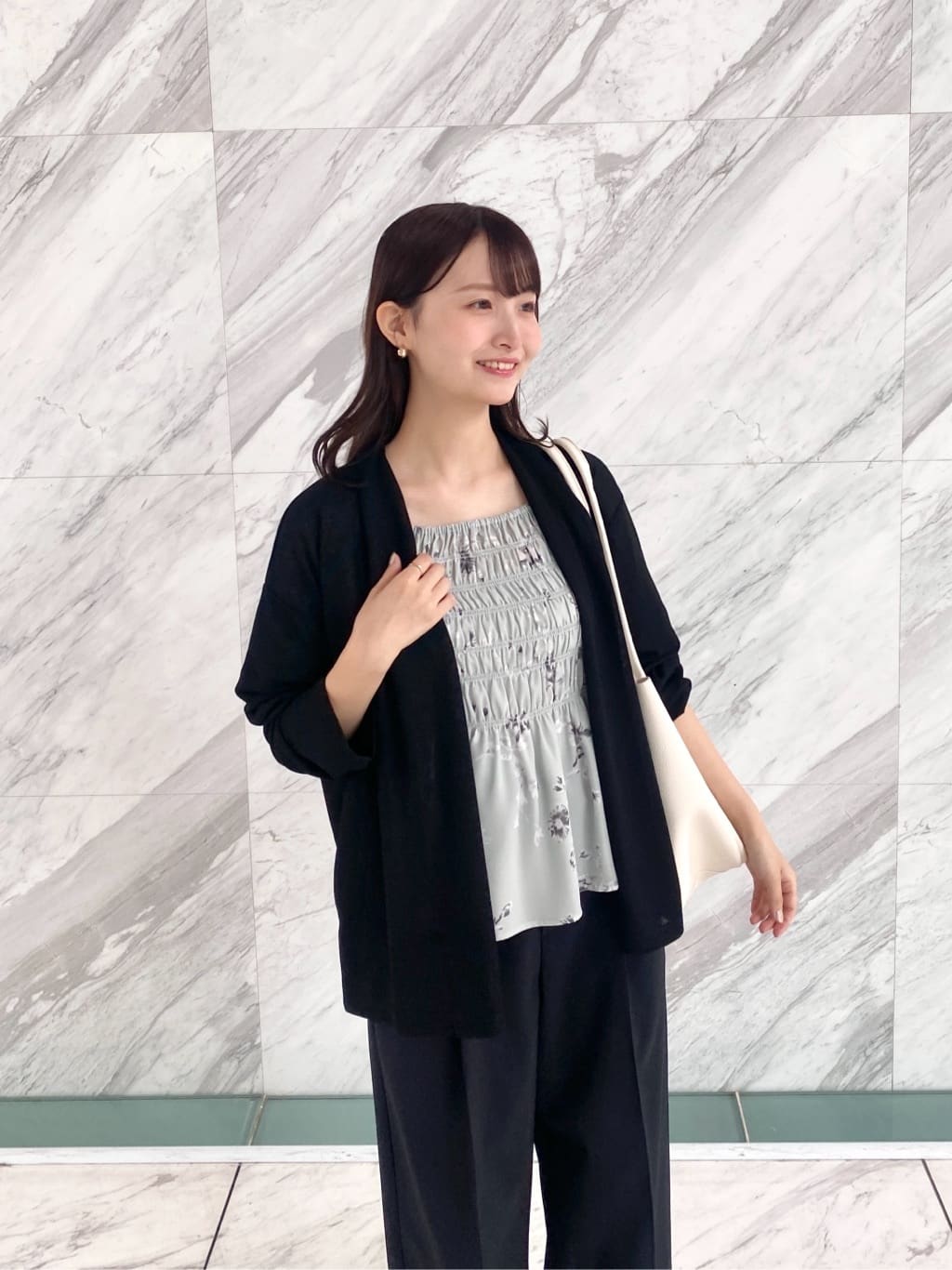 みさかさんの「index｜フラワーシャーリングペプラムブラウス【洗濯機洗い可】」を使ったコーディネート