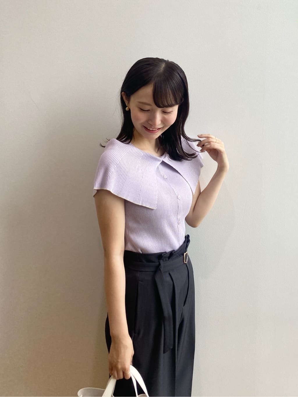 みさかさんの「index｜前後2wayオフショルビッグカラーニット【洗濯機洗い可／抗ピル】」を使ったコーディネート