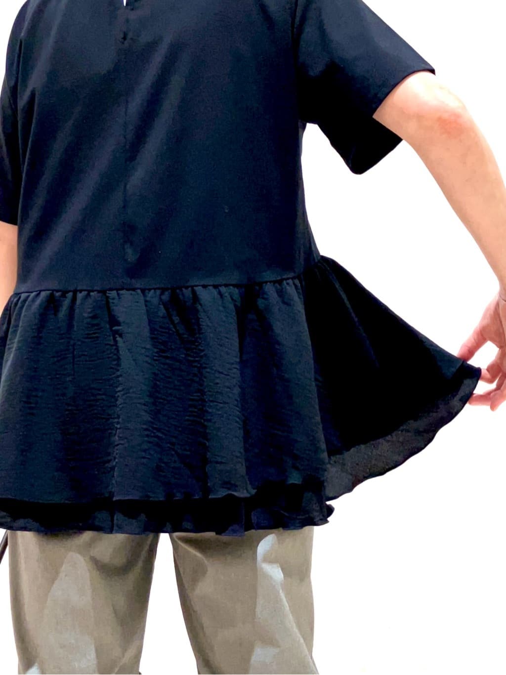 やくちゃんさんの「grove｜キレイも動きやすさも　美脚見えハイパーストレッチパンツ」を使ったコーディネート