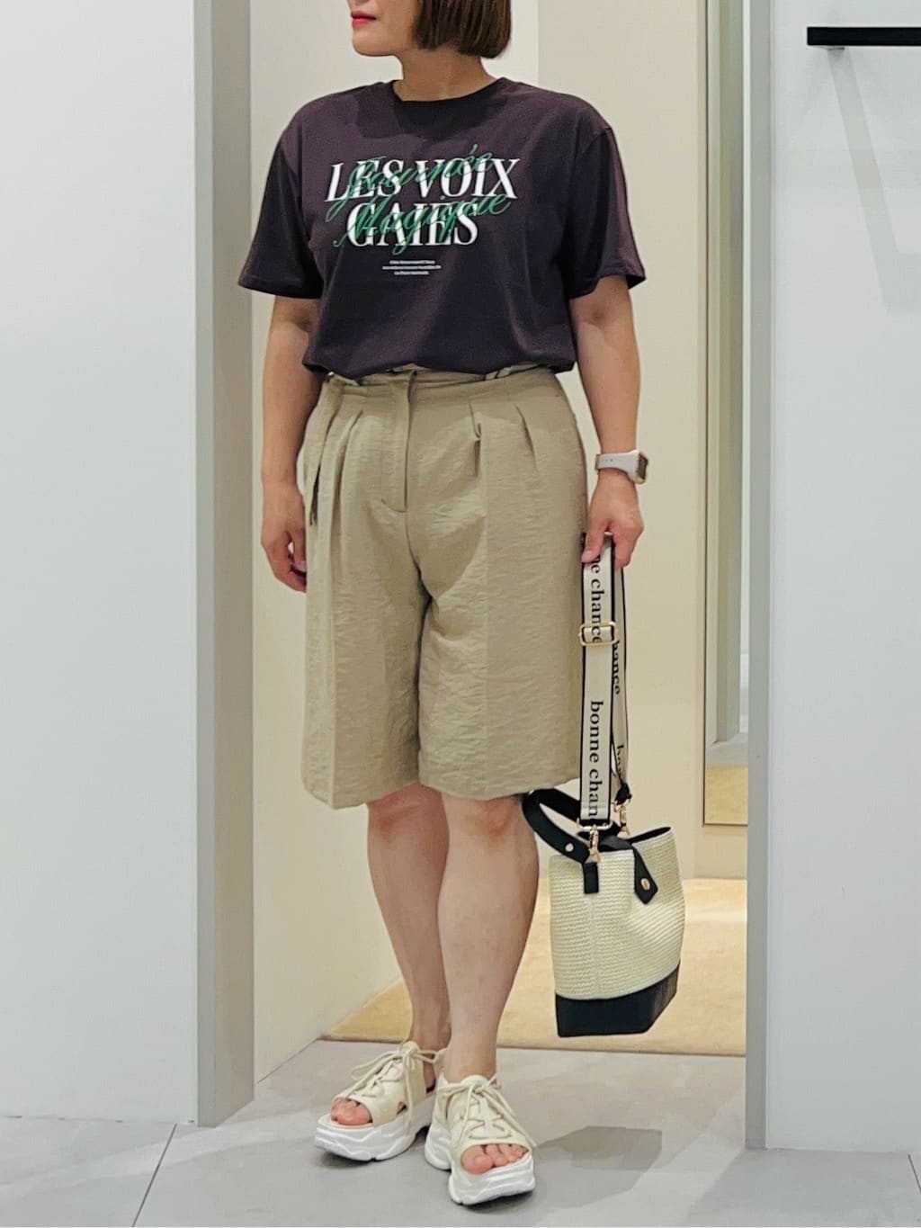 タナさんの「THE SHOP TK｜フォトアソートTシャツ【接触冷感/UV/毛玉になりにくい/洗濯機OK】」を使ったコーディネート