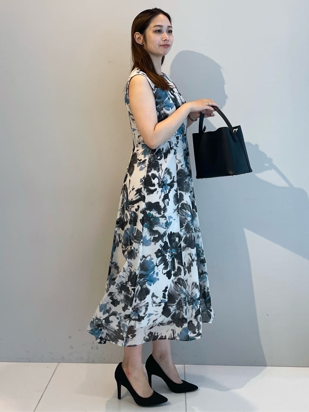 Saekoさんの「UNTITLED｜【シアー/エレガント/花柄/夏ワンピ】ペイントフラワーワンピース」を使ったコーディネート