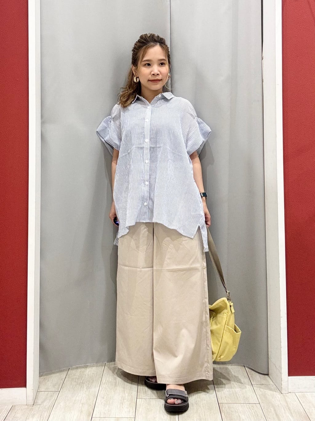 shioさんの「SHOO･LA･RUE｜【S-LL】さらシャリコットン 上品なシアー感のデザインシャツ」を使ったコーディネート