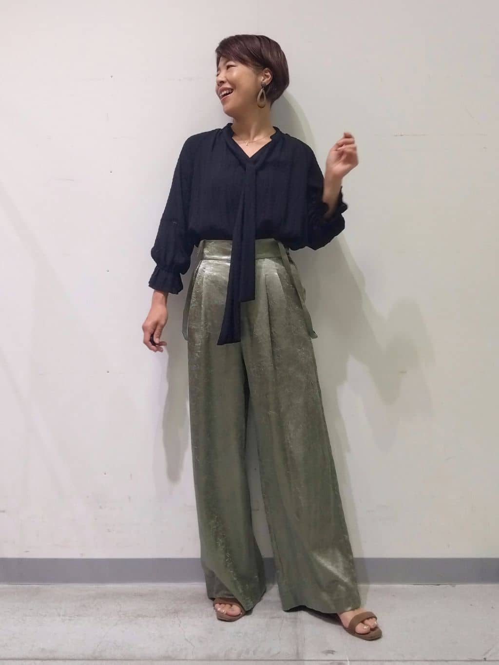 Kさんの「INDIVI｜【洗える／シャーリング素材】ボリューム袖エアリーブラウス」を使ったコーディネート