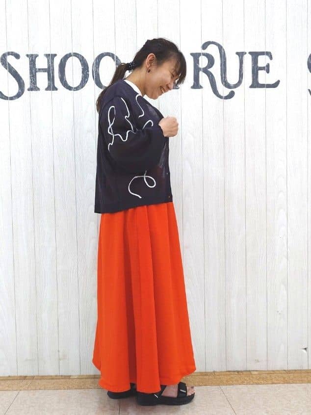 とろろさんの「SHOO･LA･RUE｜【S-LL/汗ジミ軽減/ひんやり/UVカット】フリルTシャツ」を使ったコーディネート