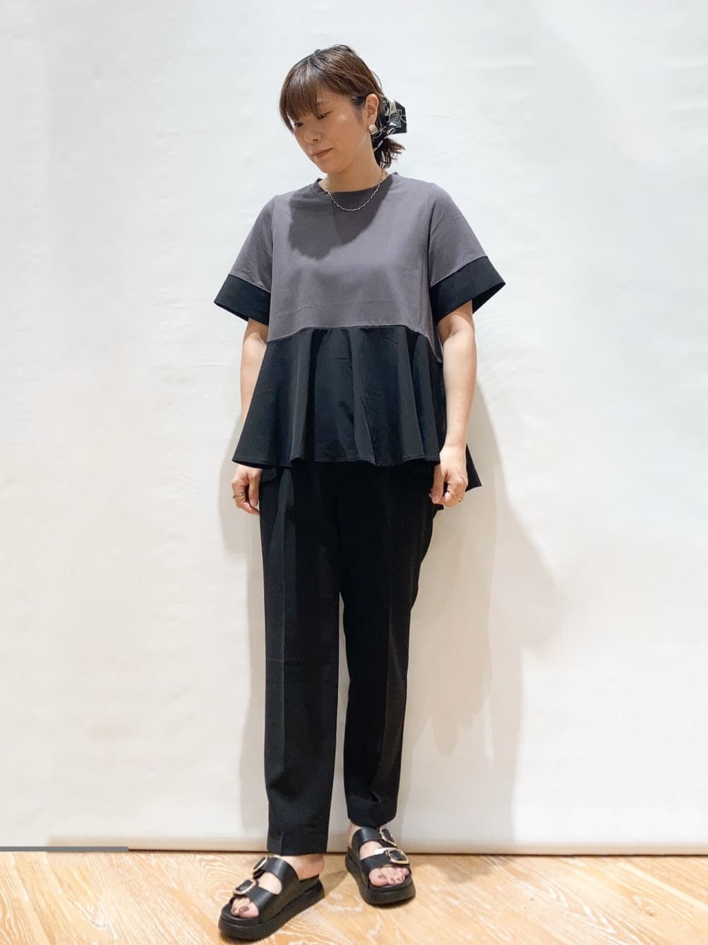 Shihoさんの「OPAQUE.CLIP｜配色フハクドッキングペプラムトップス【洗濯機洗い可／抗ピル】」を使ったコーディネート