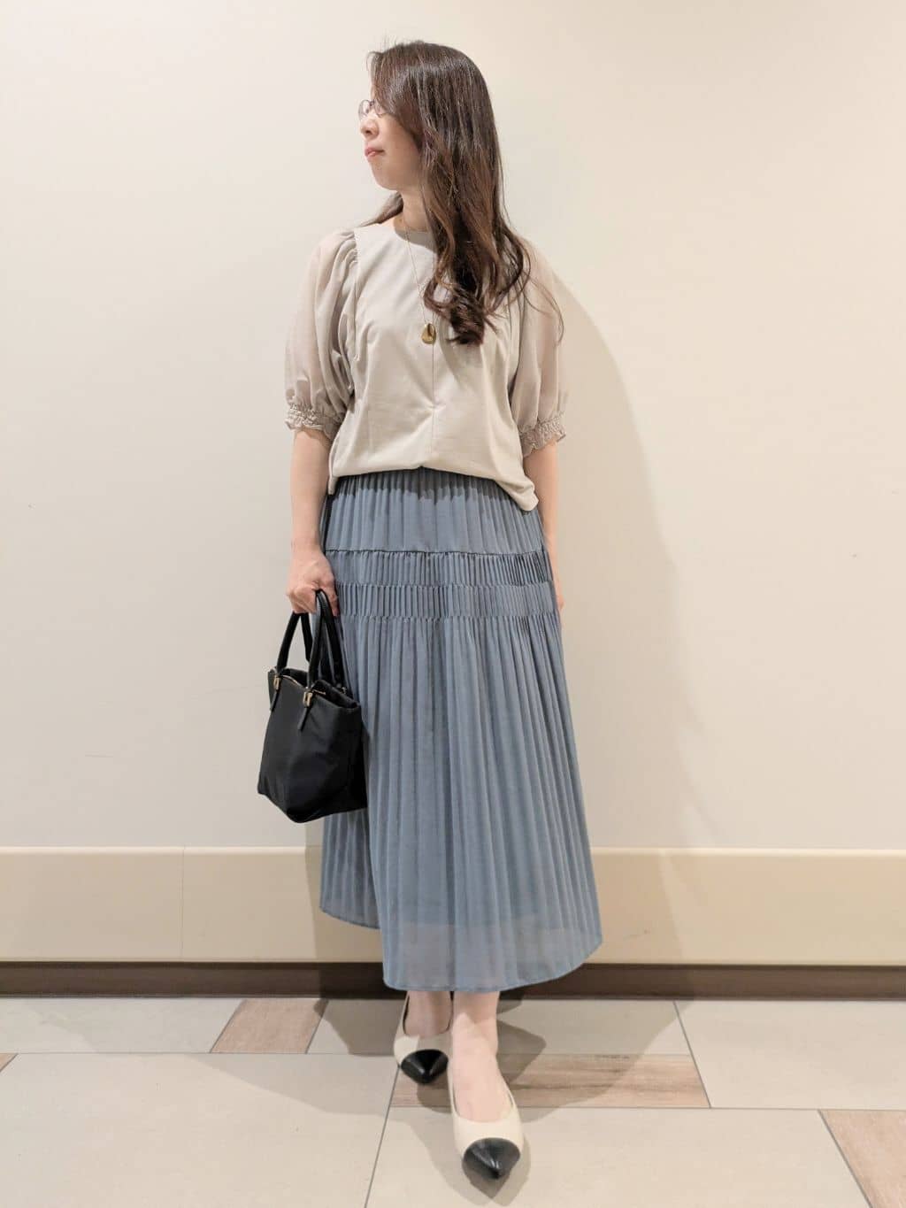 imamiさんの「Reflect｜【マシンウォッシュ可】シアーパフスリーブTブラウス」を使ったコーディネート