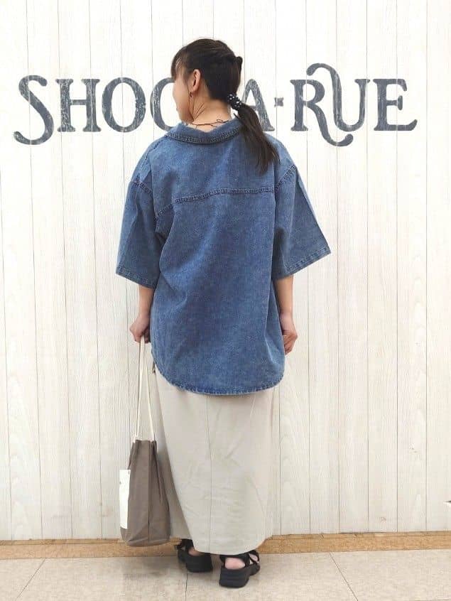 とろろさんの「SHOO･LA･RUE｜【S-LL】大人のきれいめカジュアルに 麻調カーゴナロースカート」を使ったコーディネート