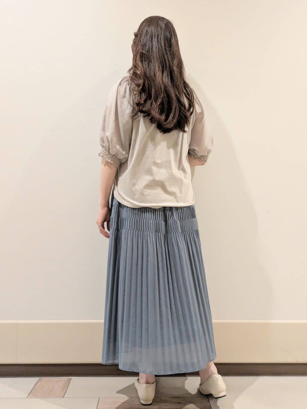 imamiさんの「Reflect｜【マシンウォッシュ可】シアーパフスリーブTブラウス」を使ったコーディネート