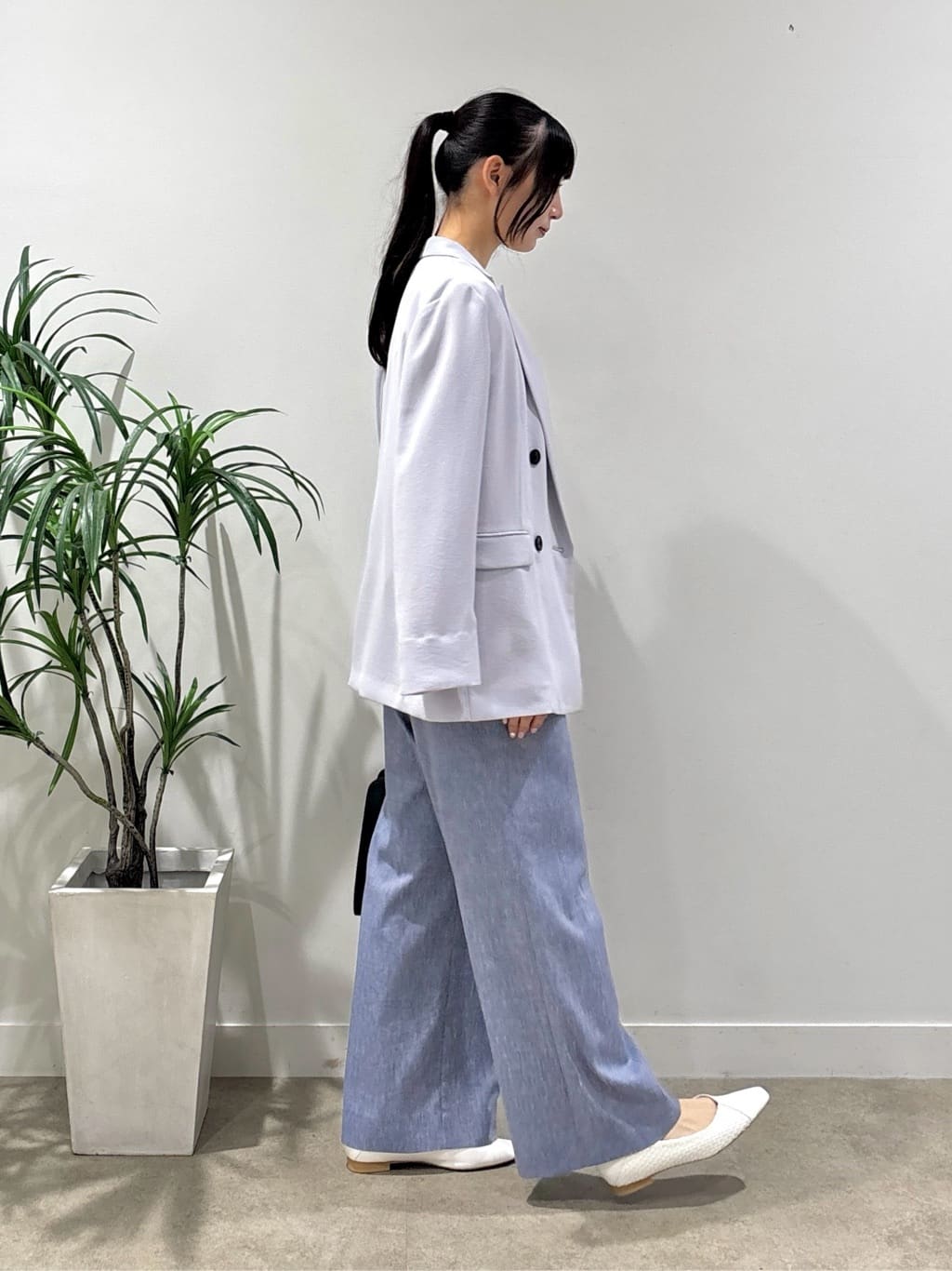 ibukiさんの「INDIVI｜【洗える】胸元タックフリルブラウス」を使ったコーディネート
