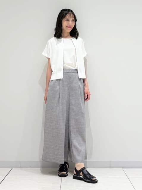 kayoさんの「INDIVI｜【洗える／清涼感◎】ワイドフレアパンツ／スカーチョ」を使ったコーディネート