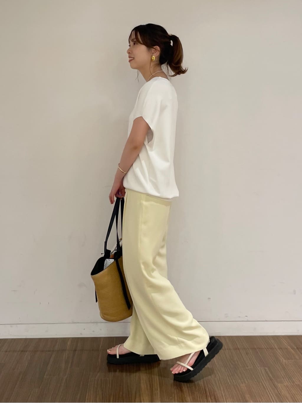 ねねさんの「INDIVI｜【60cm四方】スクエアスカーフ」を使ったコーディネート