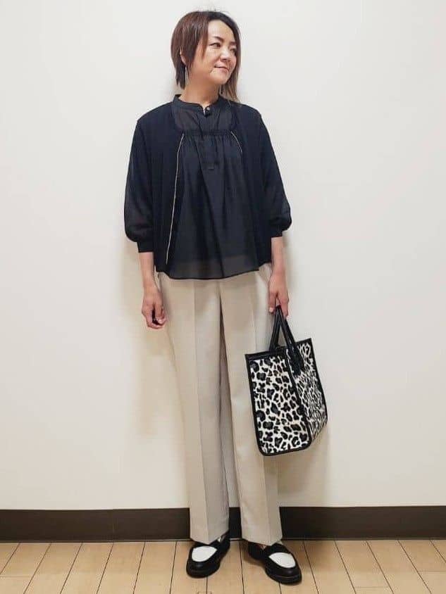 yuuさんの「Reflect｜【選べる5色◎／マシンウォッシュ可】シャーリングデザインブラウス」を使ったコーディネート