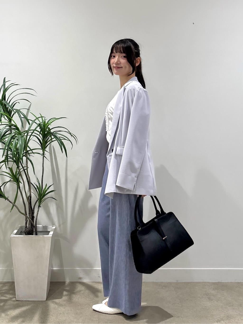 ibukiさんの「INDIVI｜【洗える】胸元タックフリルブラウス」を使ったコーディネート